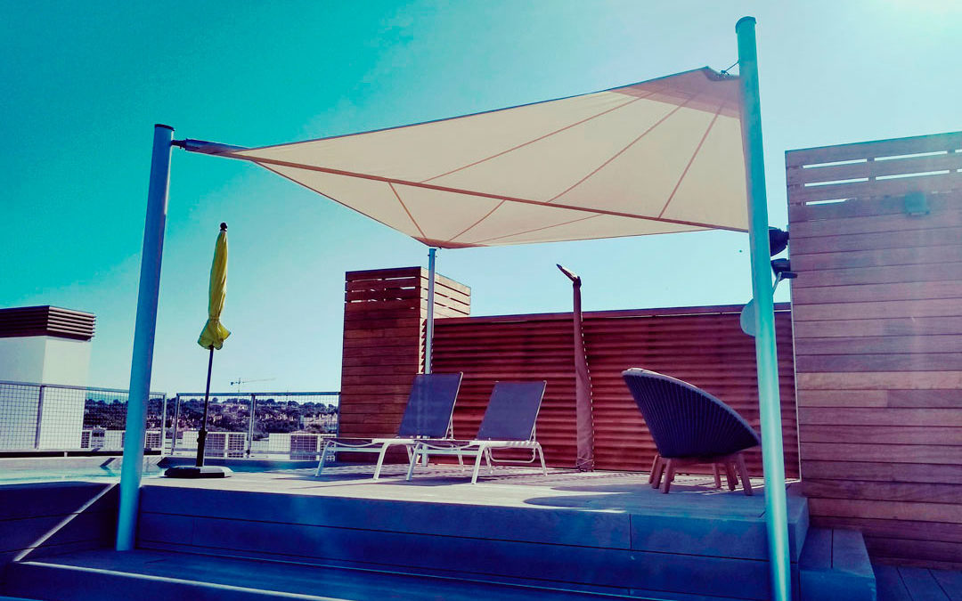 Motorised roll-up sun sail on a rooftop in Cap Adriano