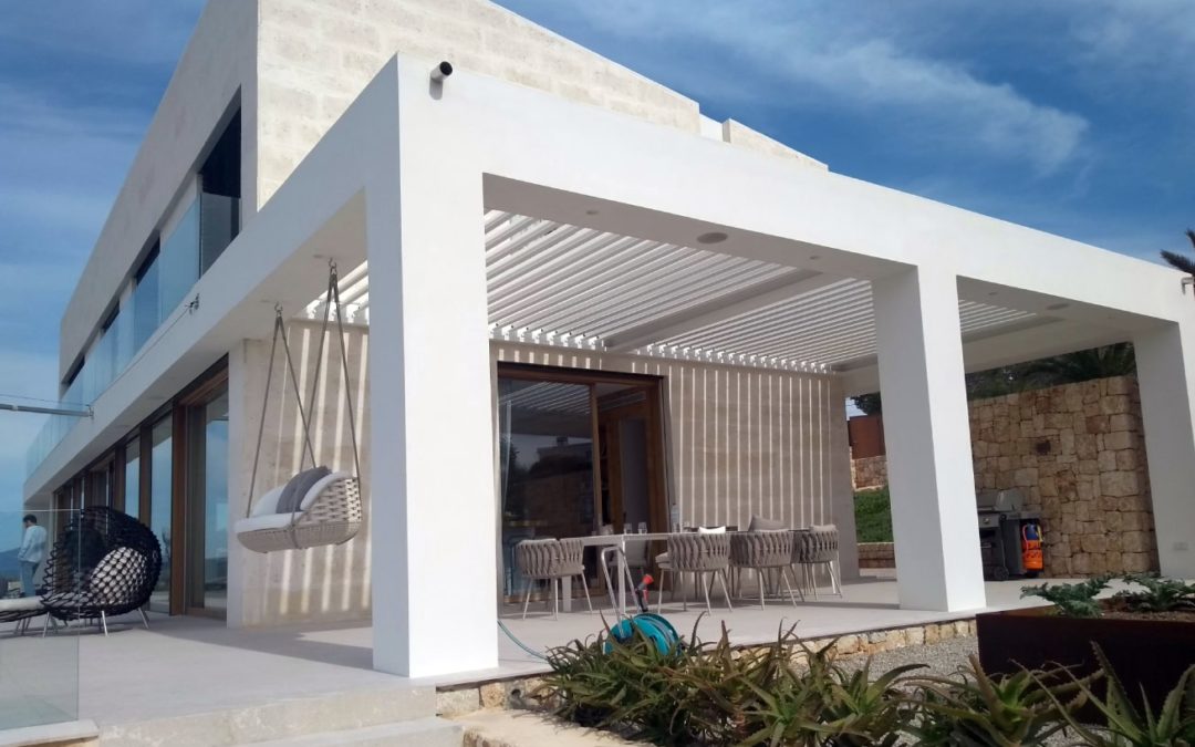 Soluciones de protección solar para vivienda unifamiliar en Puntiró