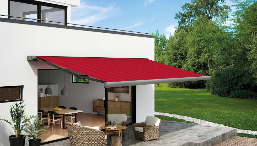 Cassette awnings with arms